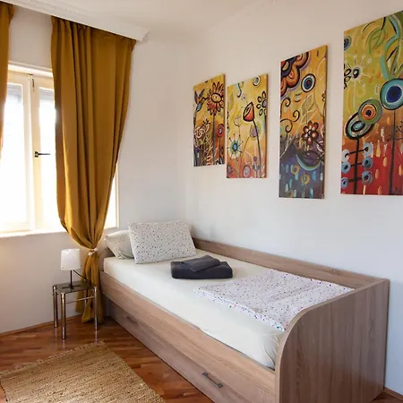 Apartment The Location In Town 65m2